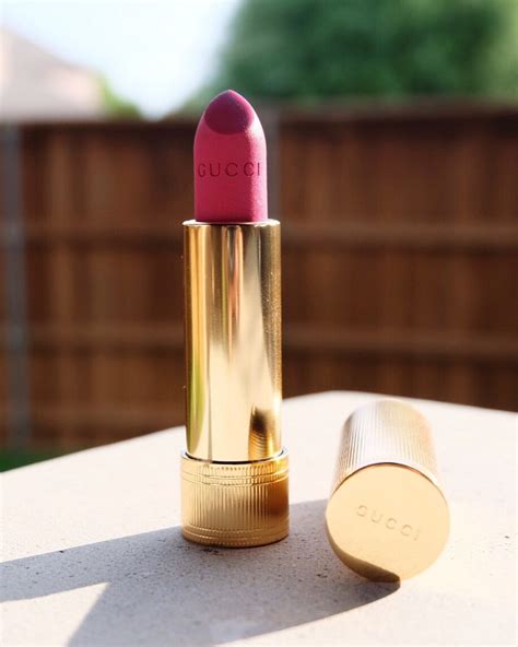 Review: Love Before Breakfast – Gucci – Lipsticks